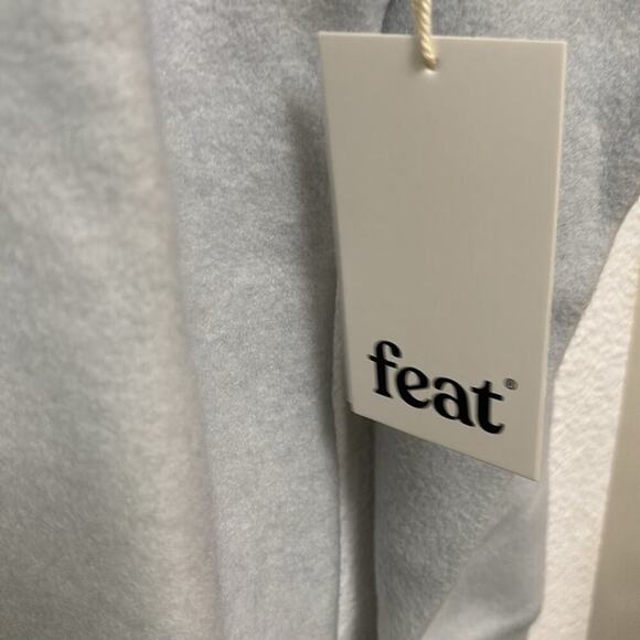 Feat Women’s Crew Neck Sweatshirt Light Gray Small New - Picture 5 of 7